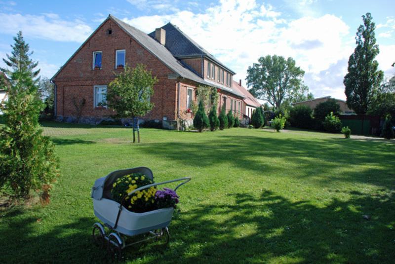Ferienwohnungen Im Gutshaus Gnies Dış mekan fotoğraf